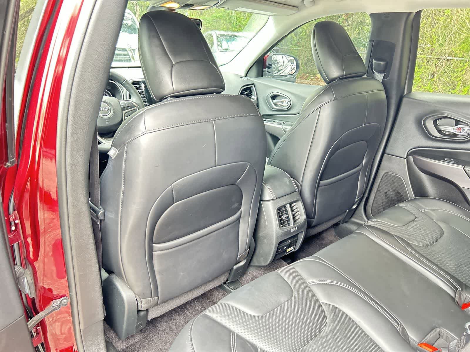Used 2019 Jeep Cherokee Limited FWD image 12
