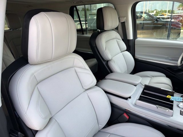 New 2026 Lincoln Navigator Reserve AWD/4WD image 19