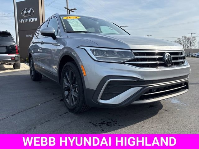 Used 2024 Volkswagen Tiguan SE image 1