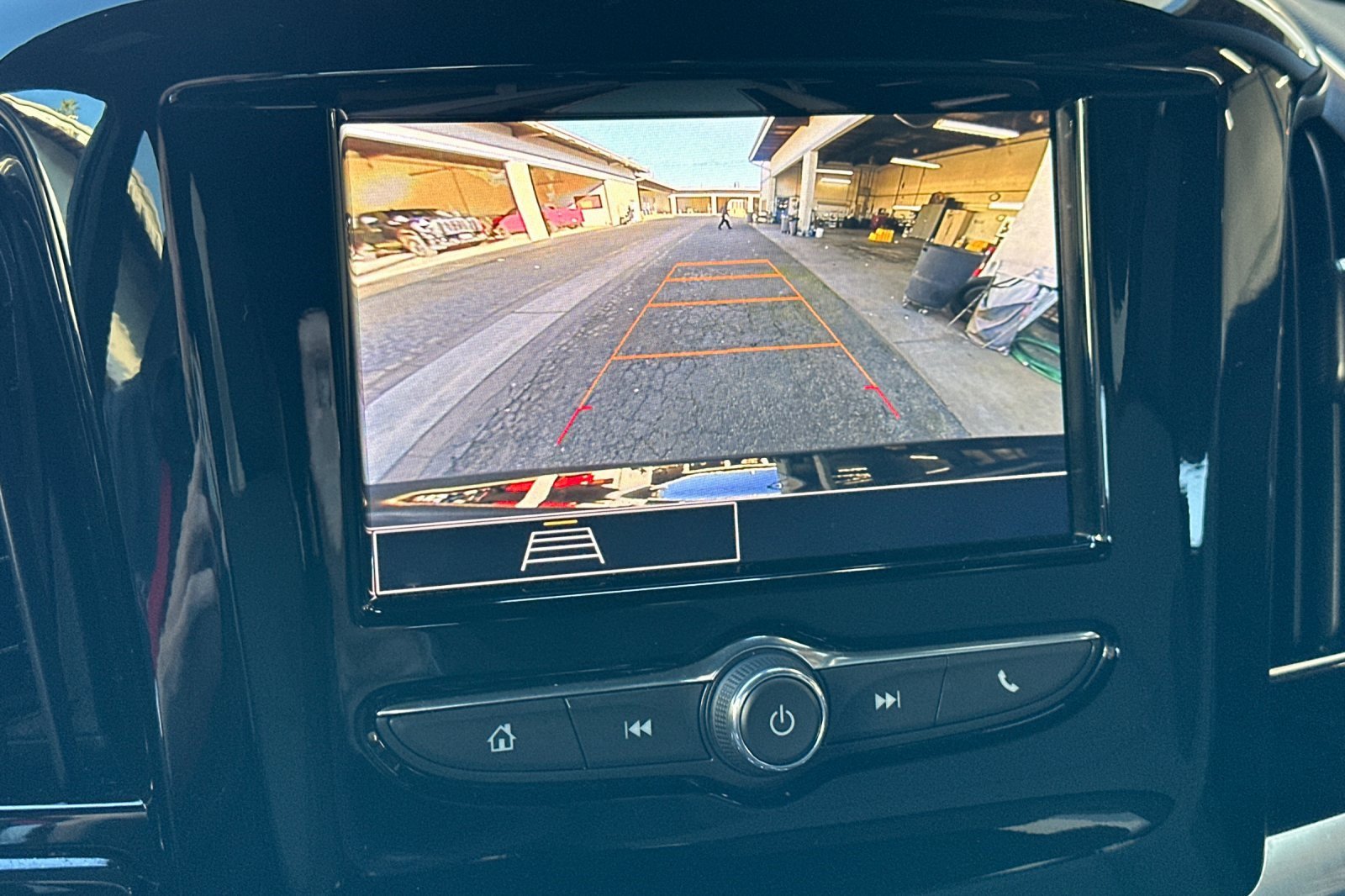 Used 2023 Chevrolet Traverse LT image 27