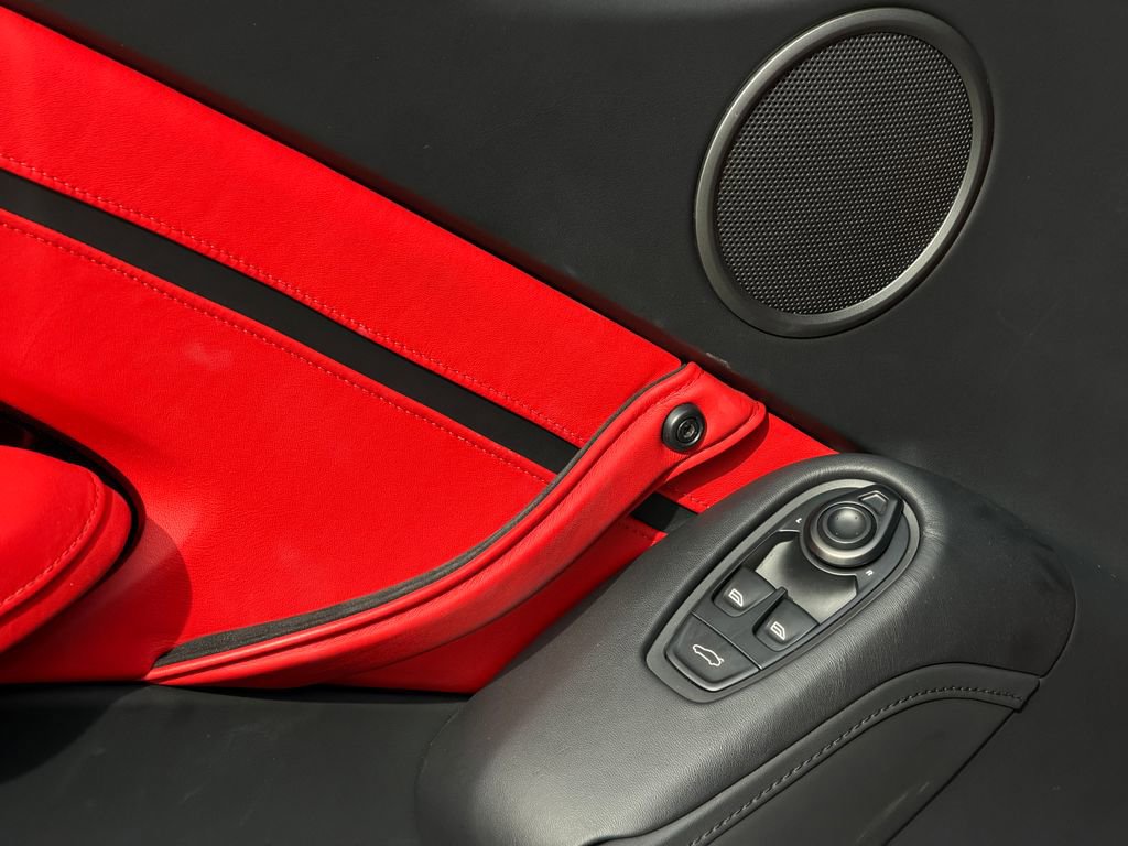 Used 2023 Aston Martin V8 Vantage Coupe image 24