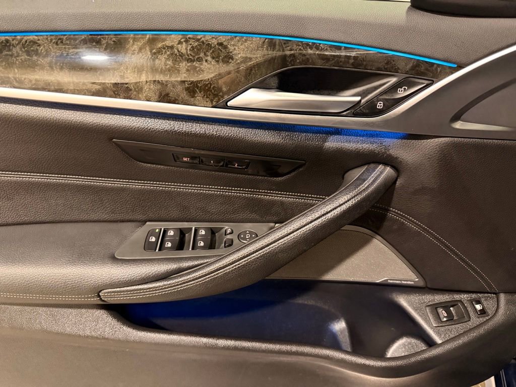 Used 2021 BMW 530e w/ M Sport Package RWD image 13
