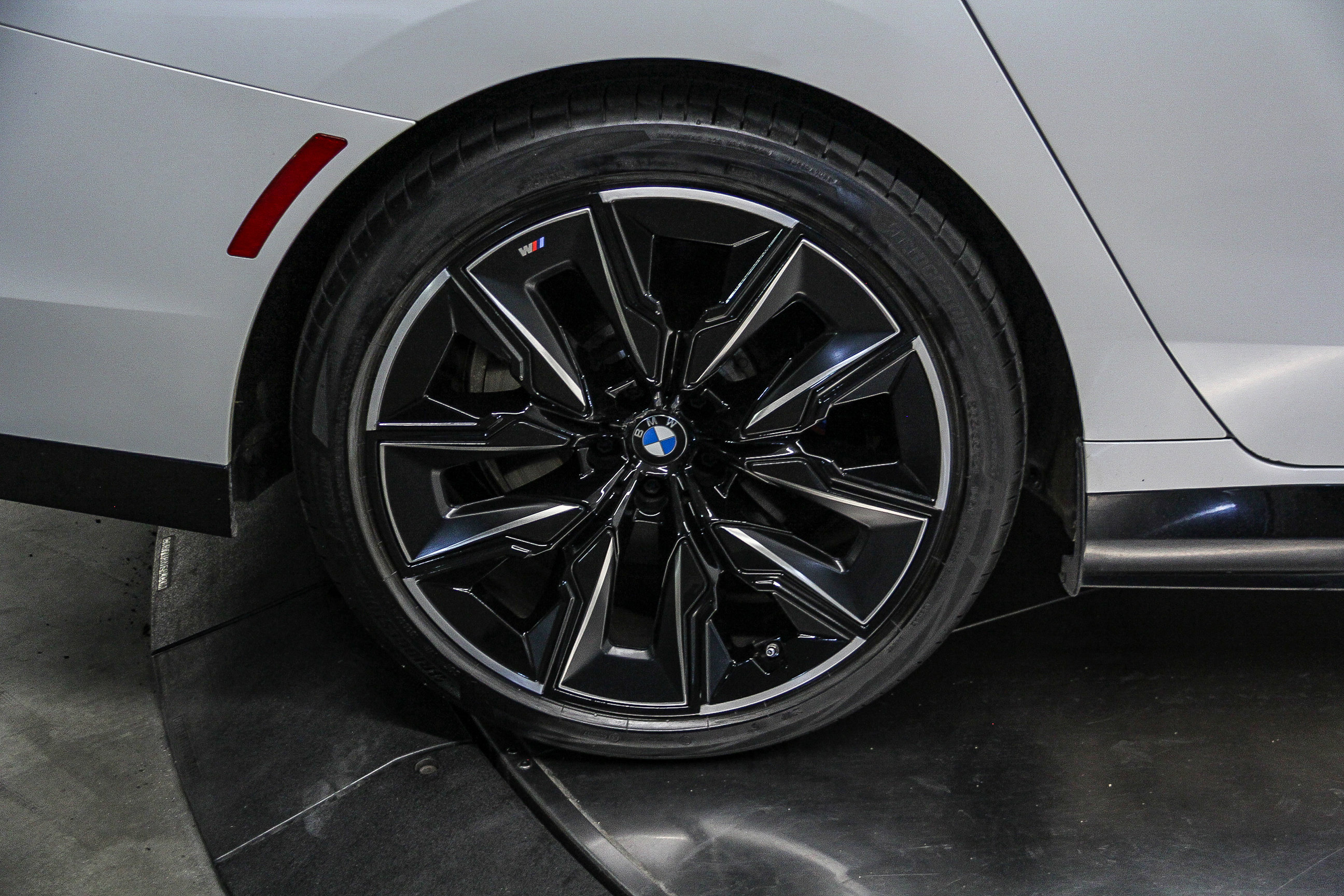 Used 2025 BMW i7 xDrive60 image 8