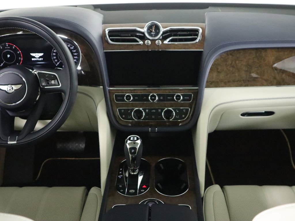 Used 2025 Bentley Bentayga image 14