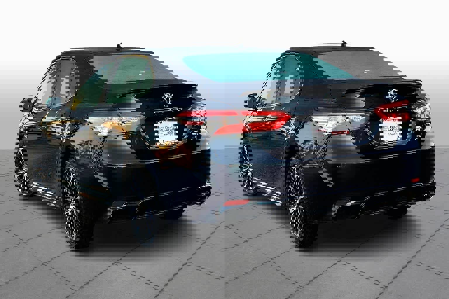 Used 2020 Toyota Camry SE image 12