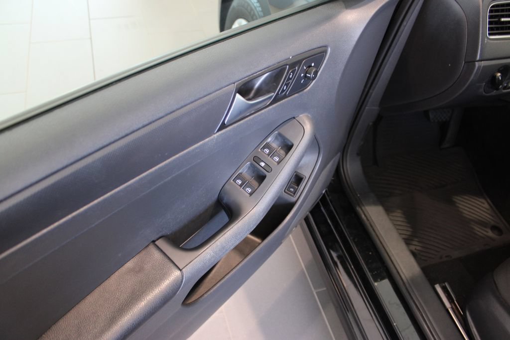 Used 2013 Volkswagen Jetta S FWD image 25
