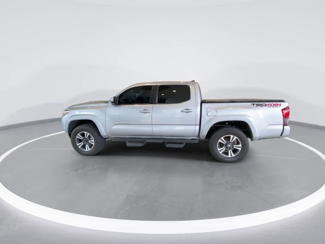 Used 2019 Toyota Tacoma TRD Sport AWD/4WD image 5