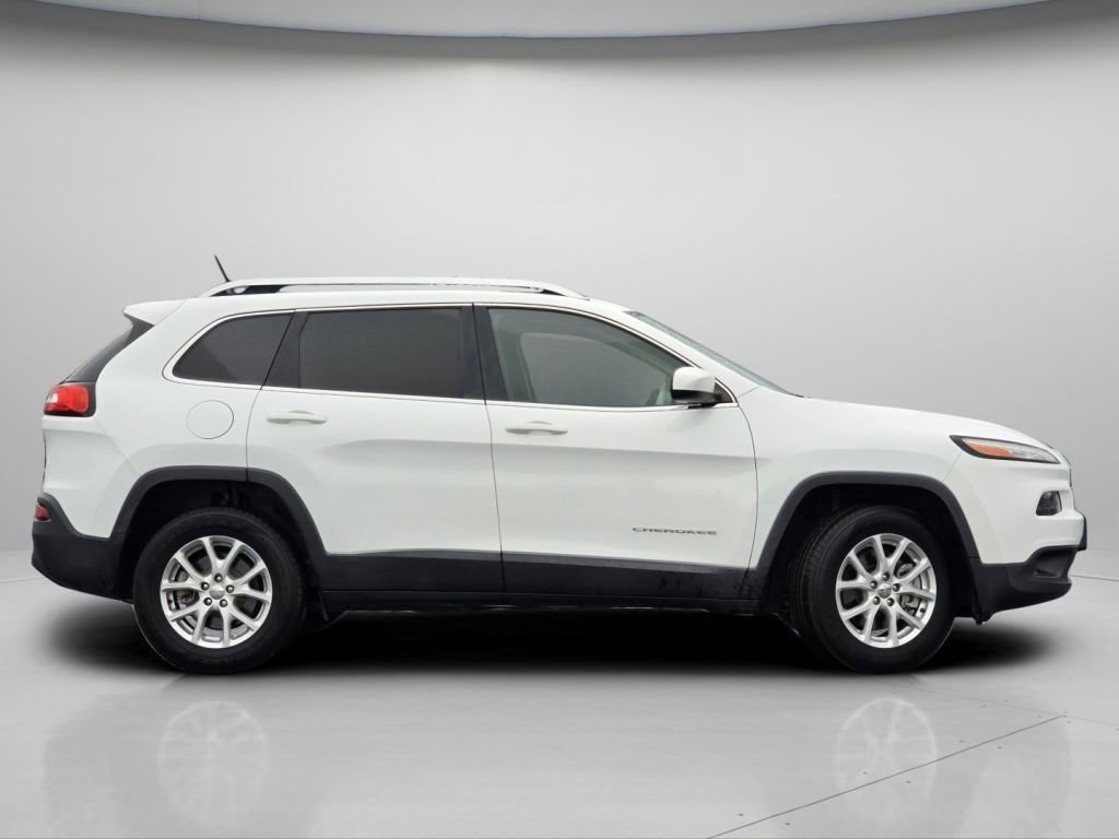 Used 2018 Jeep Cherokee Latitude AWD/4WD image 19