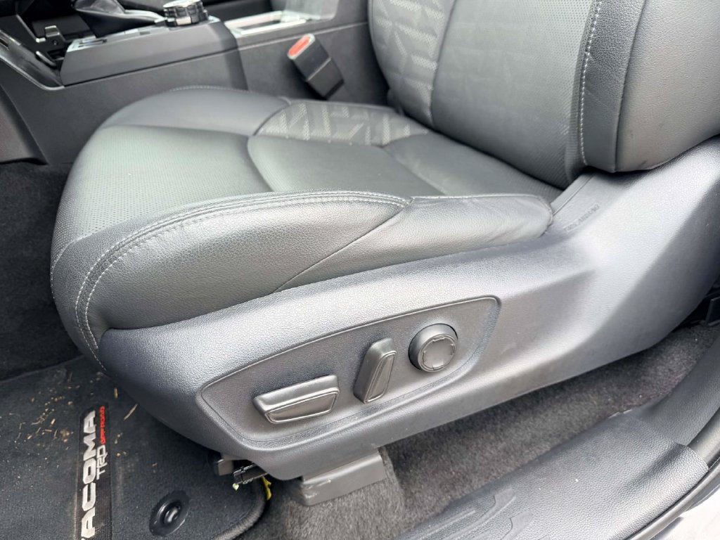 Used 2024 Toyota Tacoma TRD Off-Road w/ TRD Off Road Premium Package AWD/4WD image 18