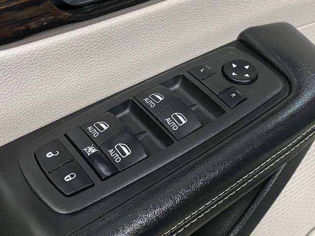 Used 2022 Chrysler Pacifica Limited FWD image 32