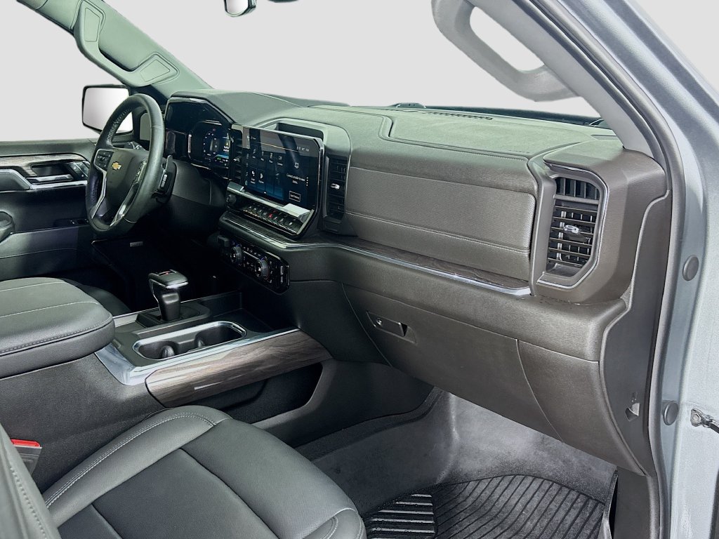Used 2024 Chevrolet Silverado 1500 LTZ AWD/4WD image 30