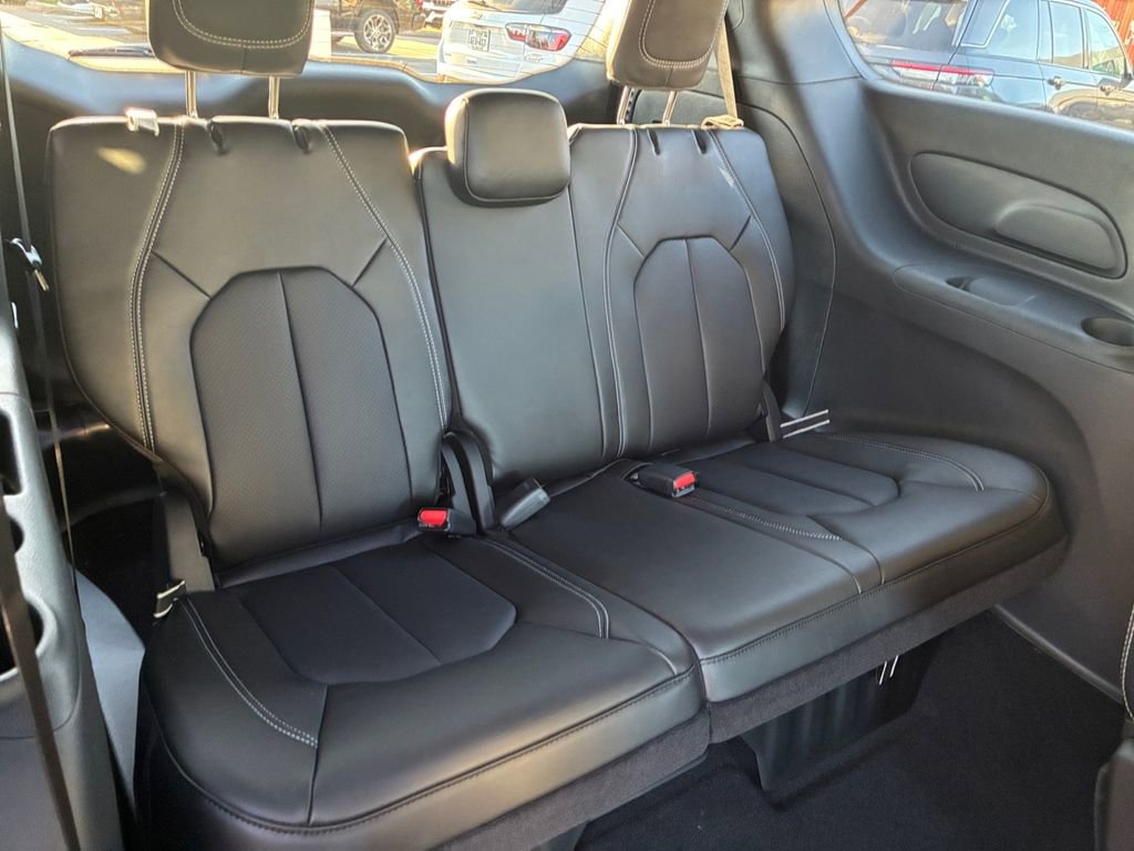 New 2026 Chrysler Pacifica Select FWD image 5