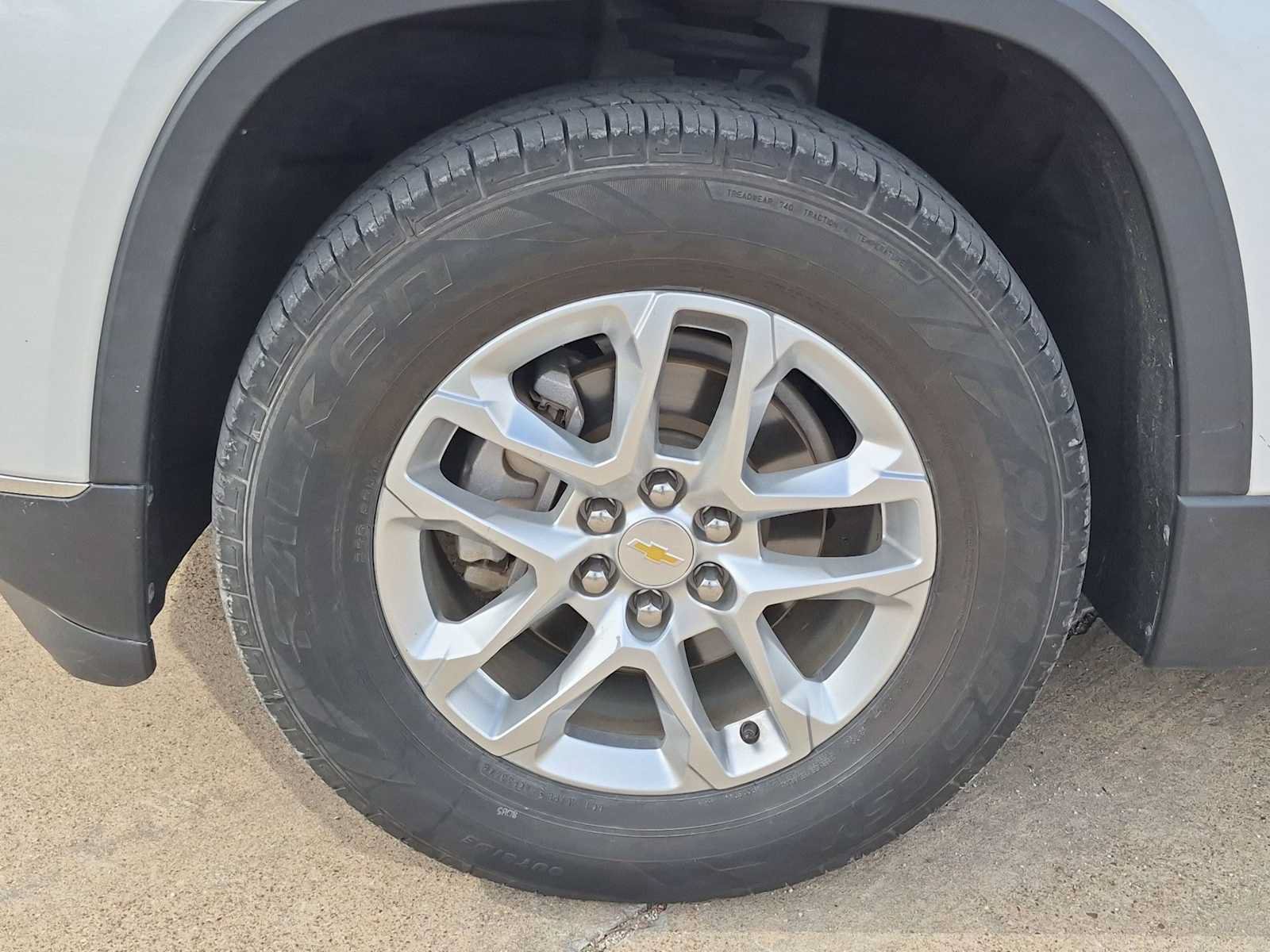 Used 2019 Chevrolet Traverse LT FWD image 21