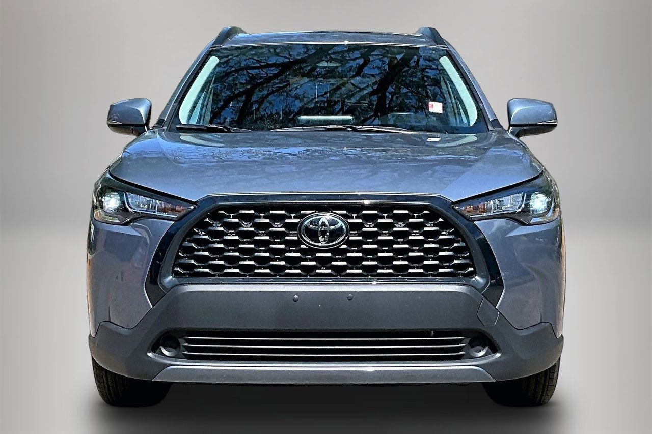 Used 2024 Toyota Corolla Cross LE w/ Moonroof Package image 3