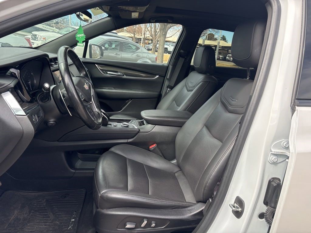 Certified 2022 Cadillac XT5 Sportv w/ LPO, ONYX Package image 12