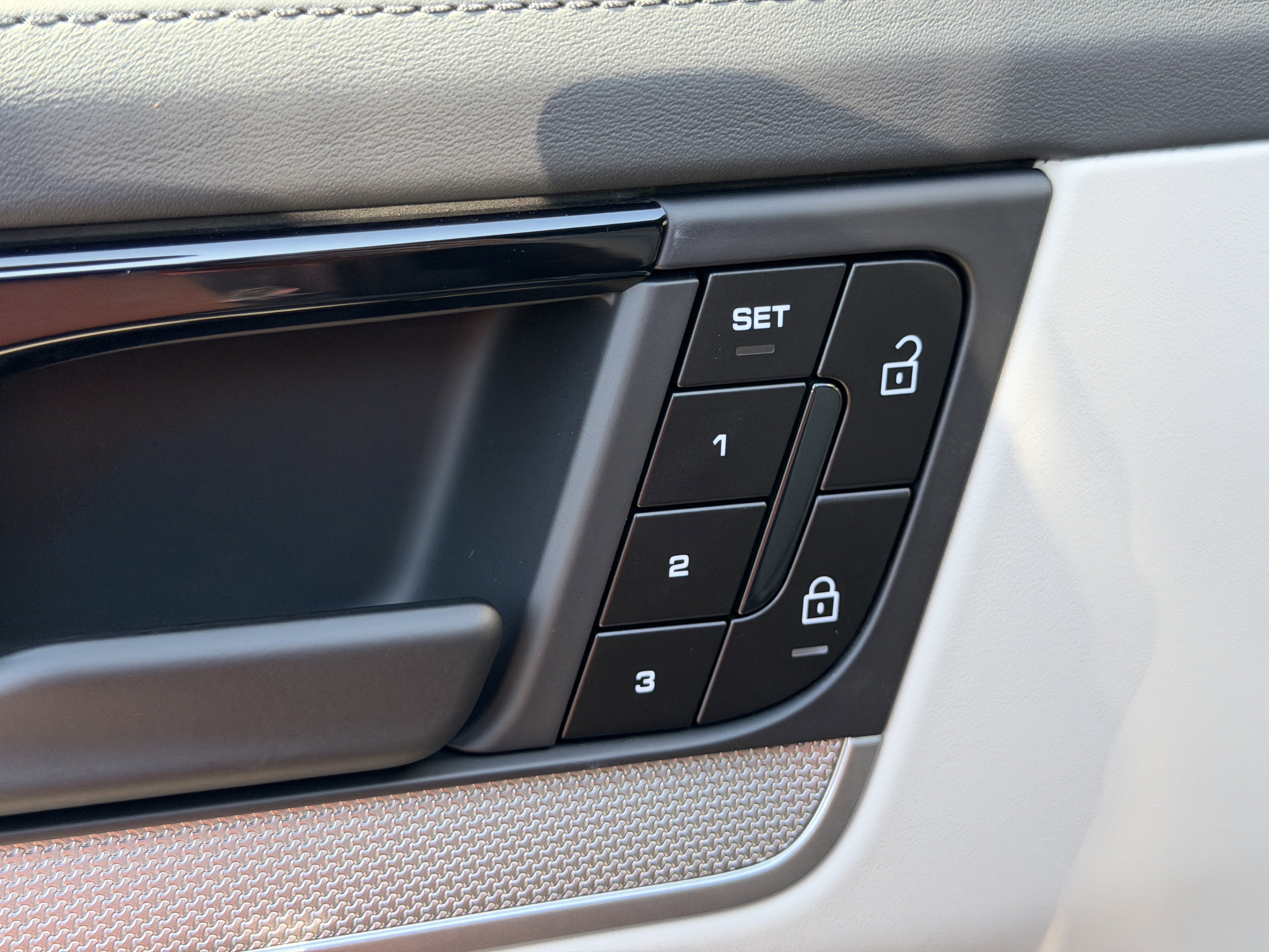 New 2026 Porsche Cayenne Coupe image 24