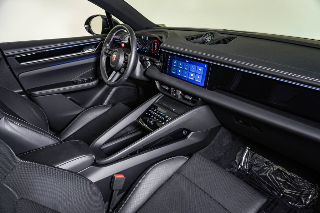 Certified 2025 Porsche Macan 4S Electric AWD/4WD image 14