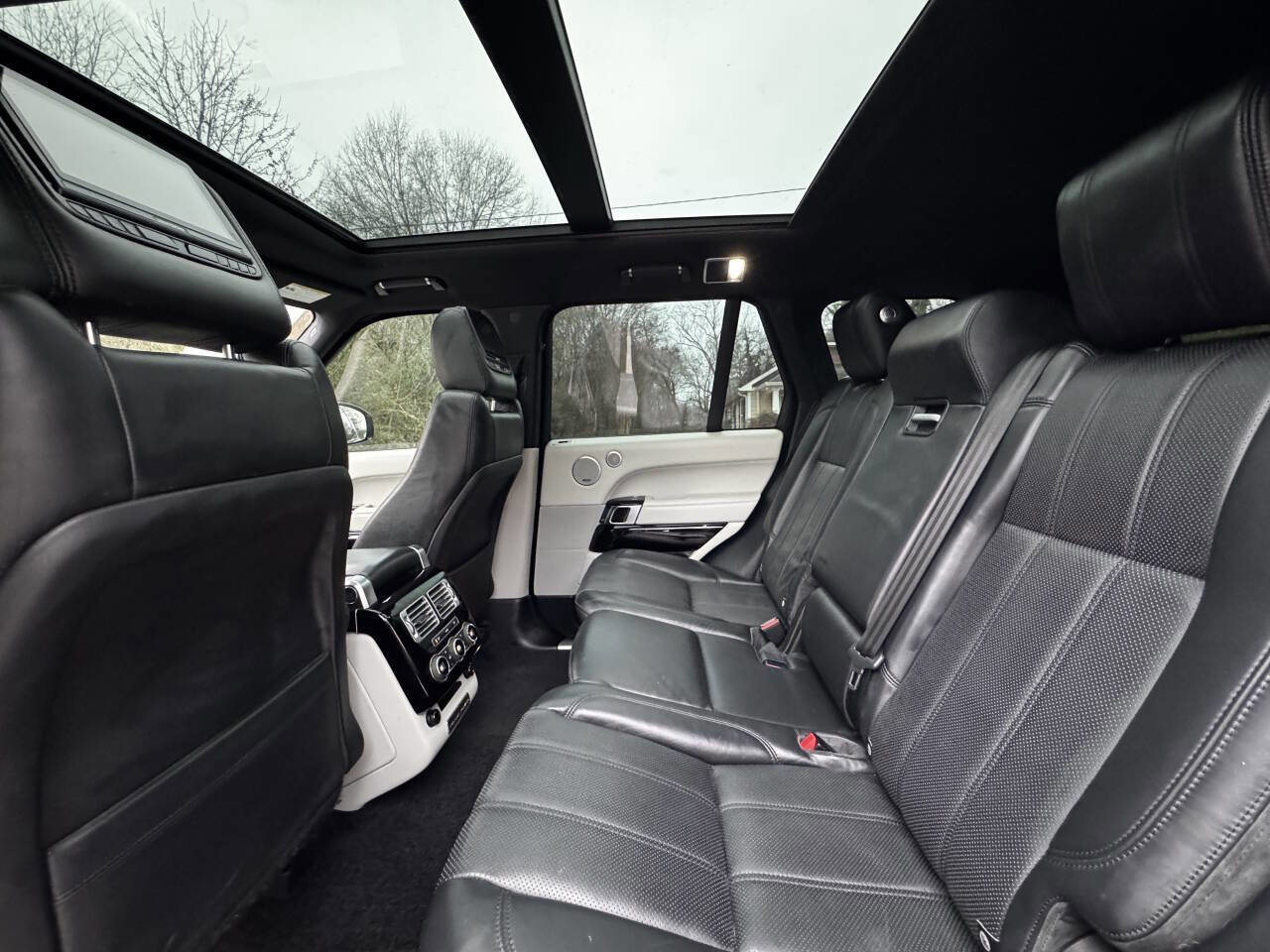 Used 2016 Land Rover Range Rover HSE image 10