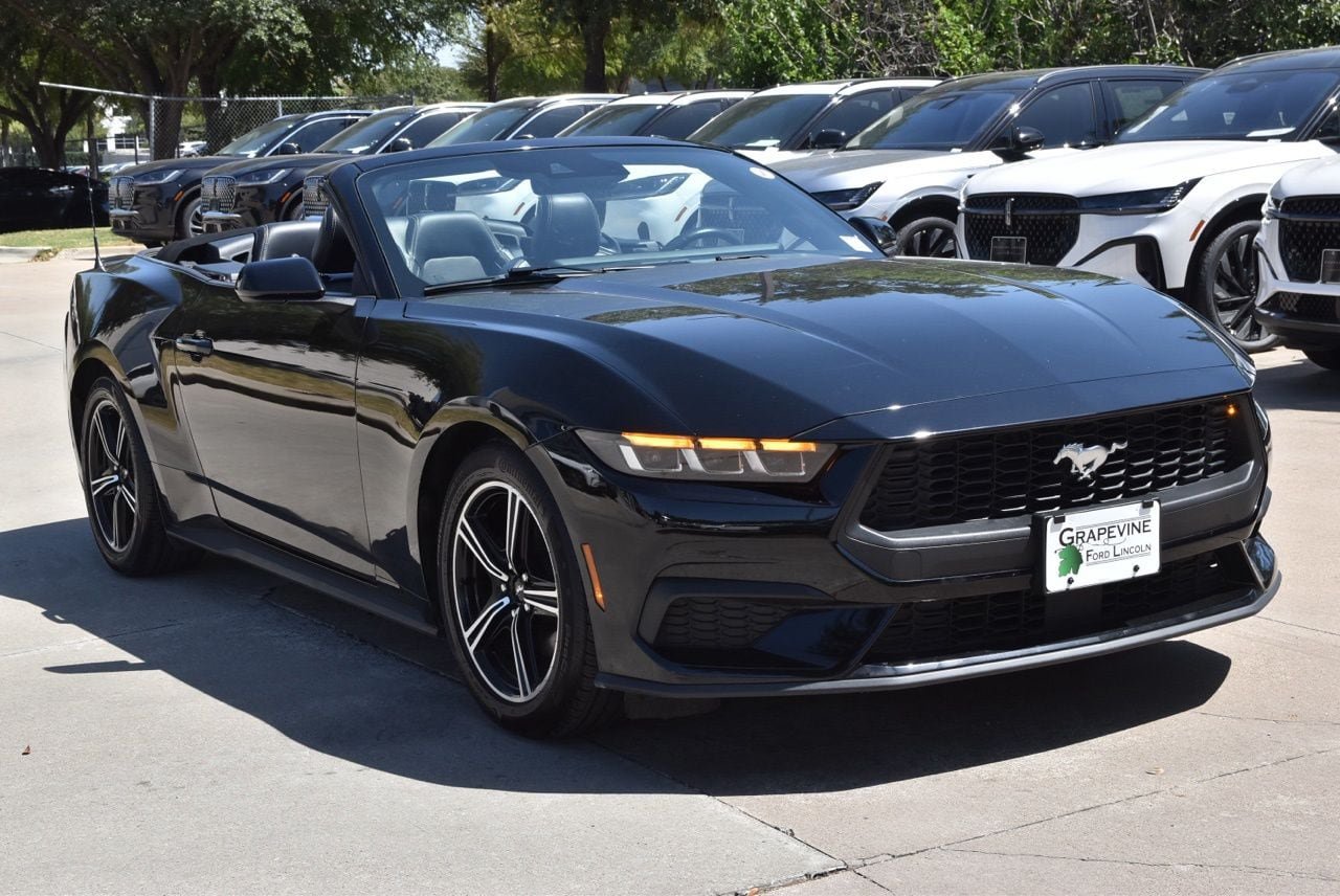 Used 2025 Ford Mustang Premium RWD image 4