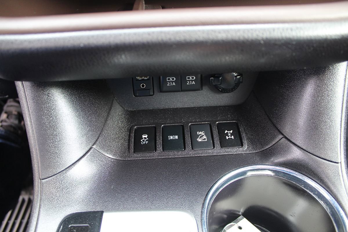 Used 2018 Toyota Highlander XLE AWD/4WD image 32