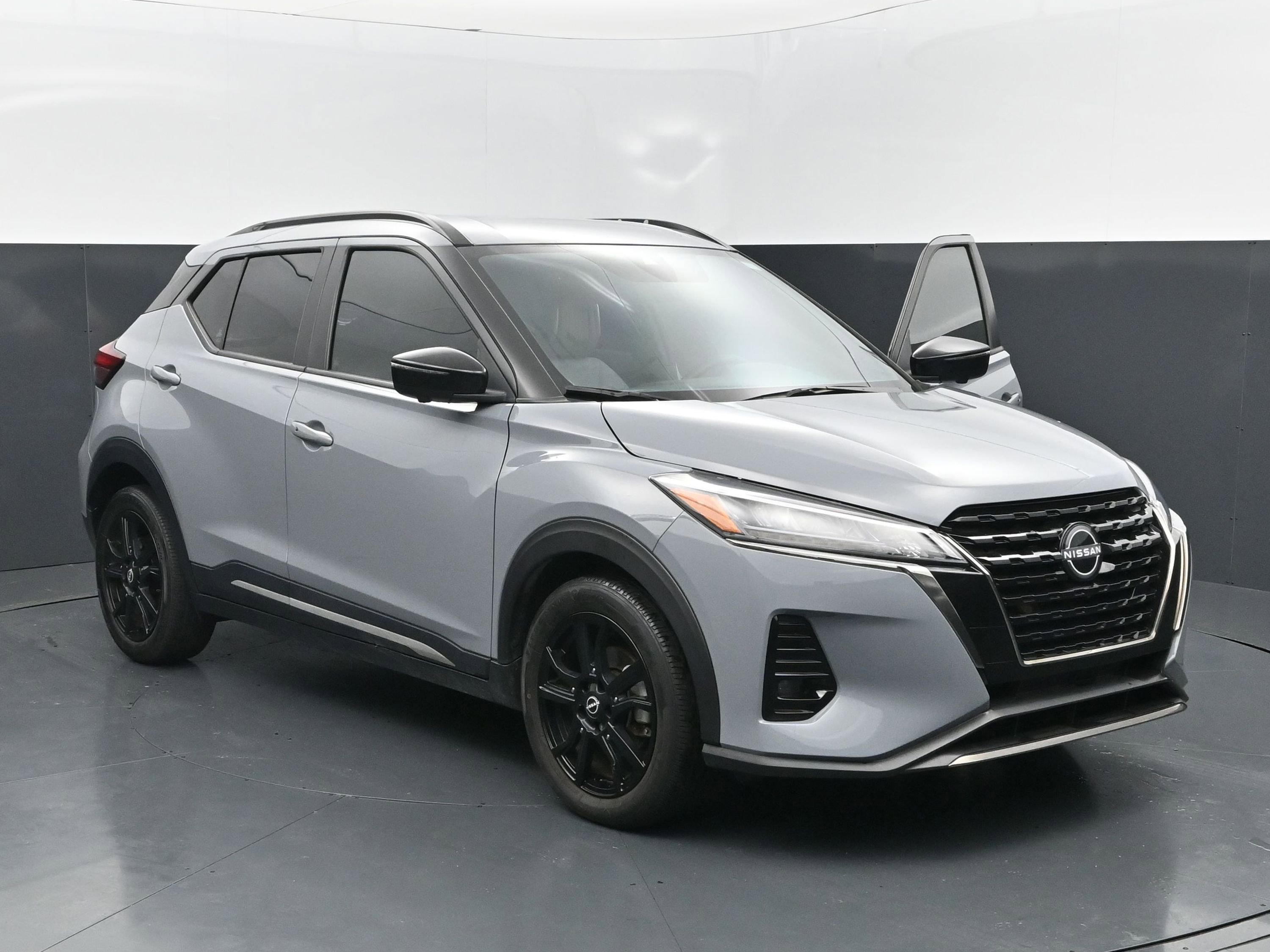 Used 2023 Nissan Kicks SR w/ SR Premium Package image 7