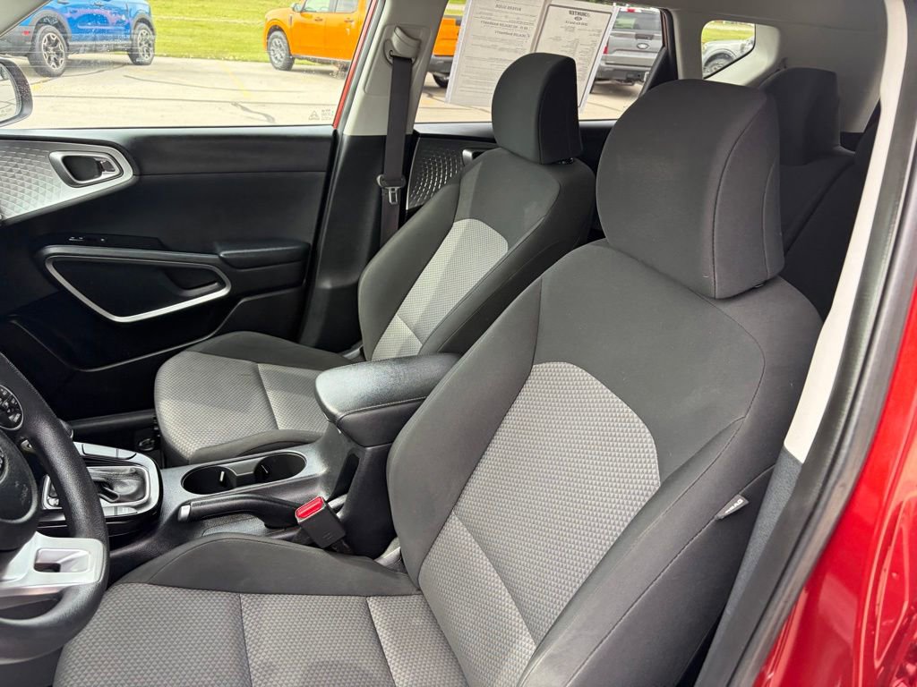 Used 2020 Kia Soul LX FWD image 3