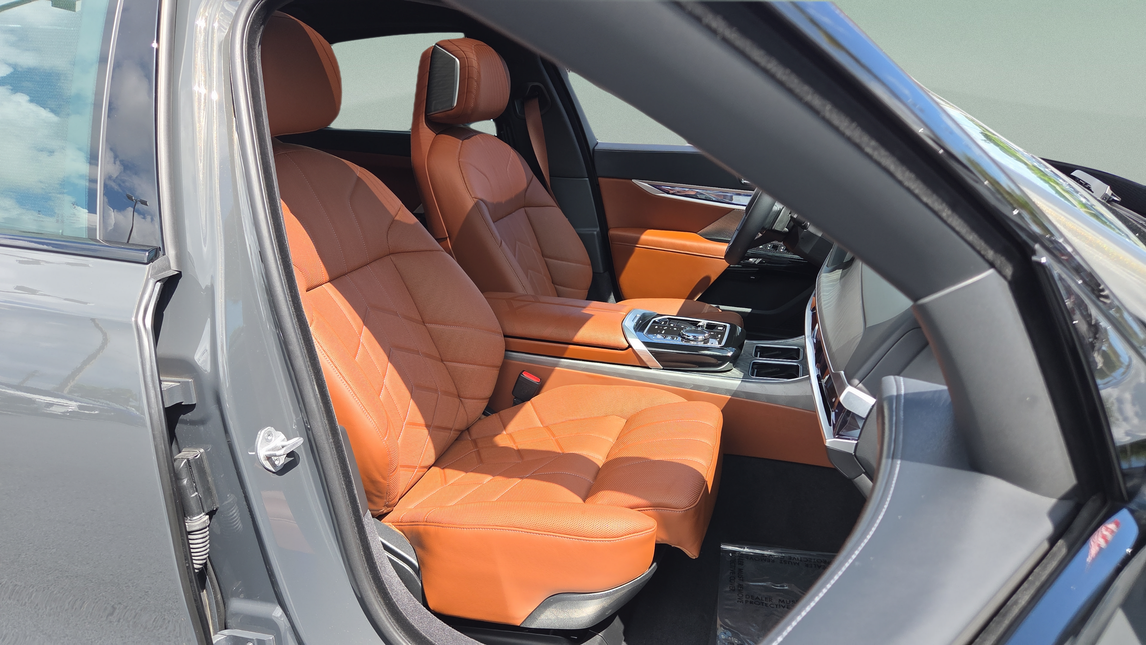 Certified 2025 BMW 760i xDrive w/ Executive Package AWD/4WD image 16