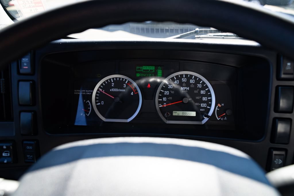 Used 2023 Isuzu NPR RWD image 11