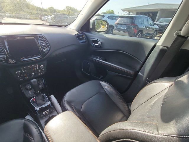 Used 2018 Jeep Compass Limited w/ Navigation Group image 2