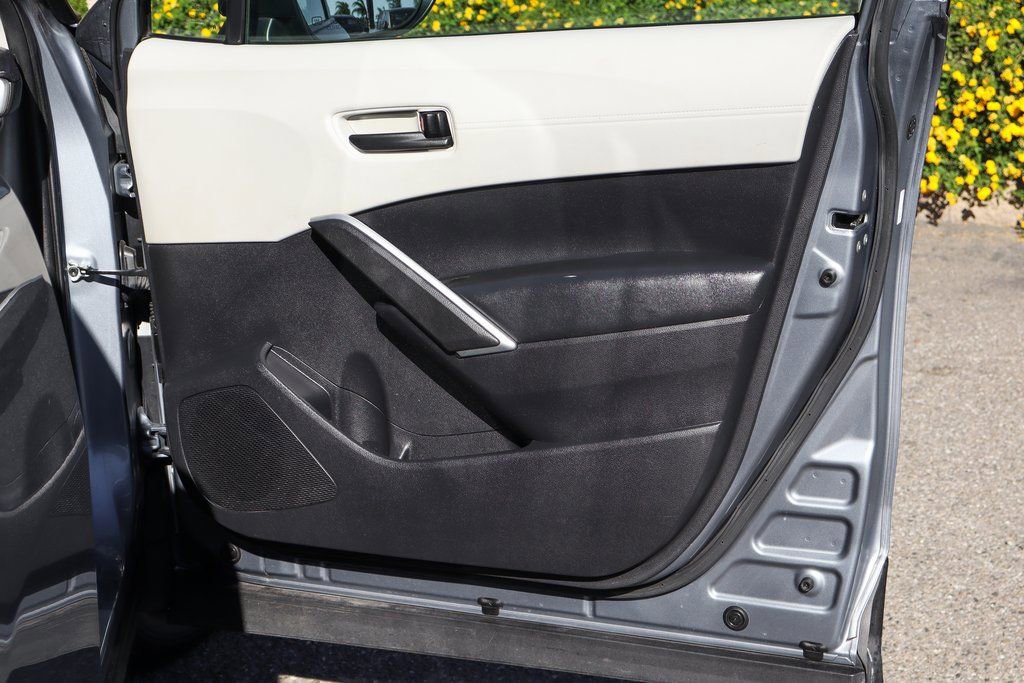 Used 2022 Toyota Corolla Cross L image 38