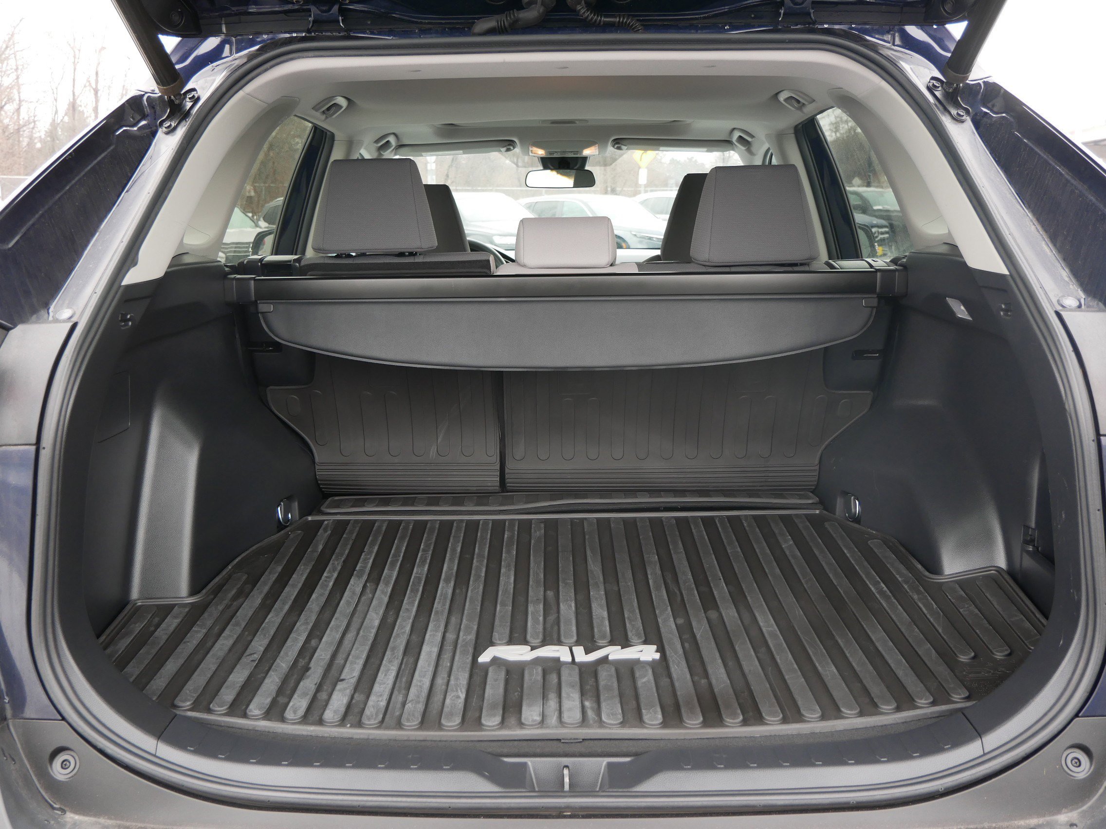 Used 2020 Toyota RAV4 XLE image 18