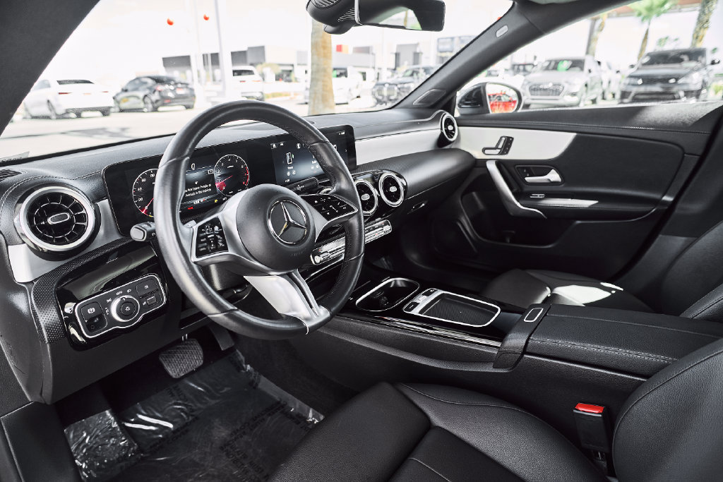 Used 2025 Mercedes-Benz CLA 250 4MATIC image 2