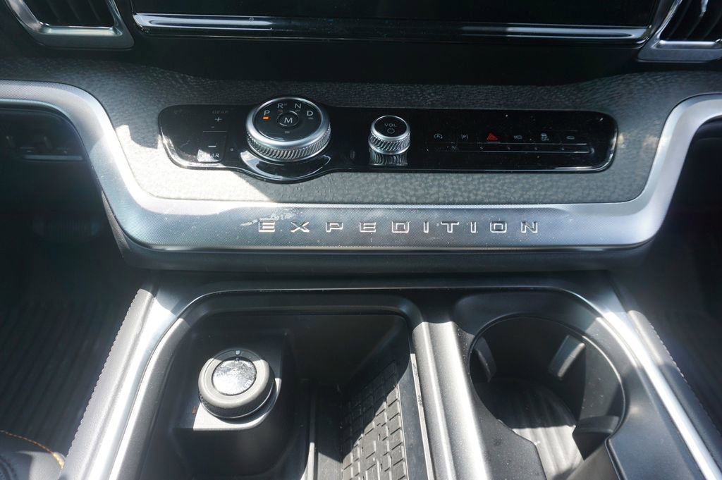 Used 2025 Ford Expedition Tremor AWD/4WD image 11