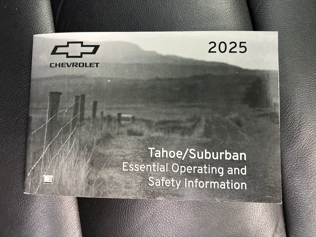 Used 2025 Chevrolet Suburban Z71 AWD/4WD image 28