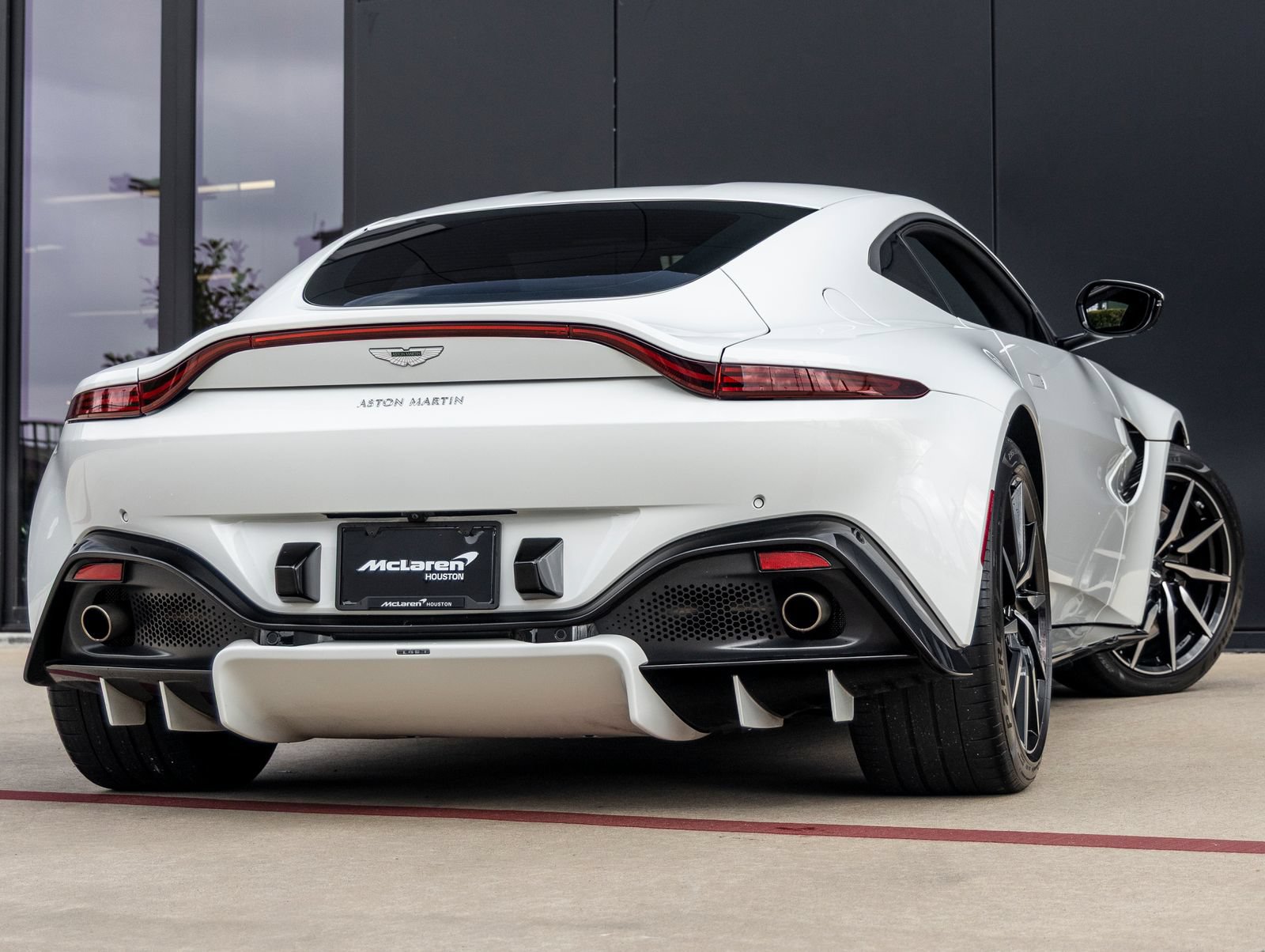 Used 2019 Aston Martin V8 Vantage Coupe RWD image 8