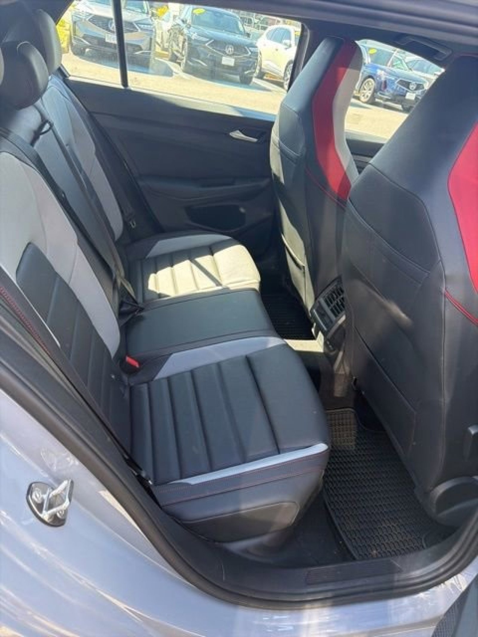 Used 2022 Volkswagen GTI SE FWD image 5