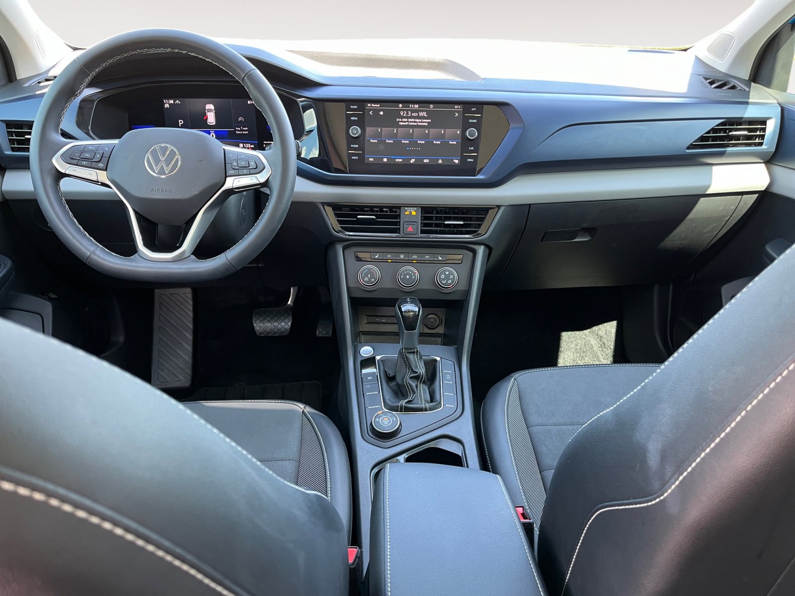 Used 2022 Volkswagen Taos SE w/ Panoramic Sunroof Package image 12