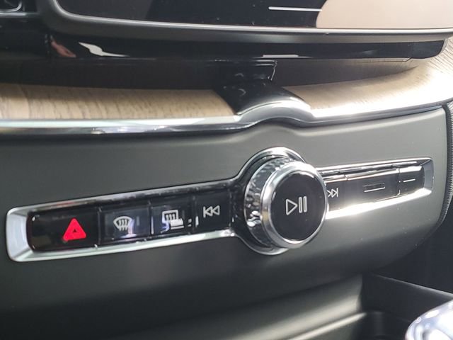New 2026 Volvo XC60 B5 Plus w/ Protection Package Premier image 18