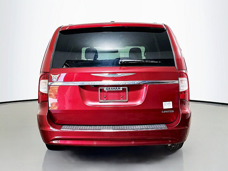 Used 2013 Chrysler Town & Country Limited w/ Luxury Group FWD image 6
