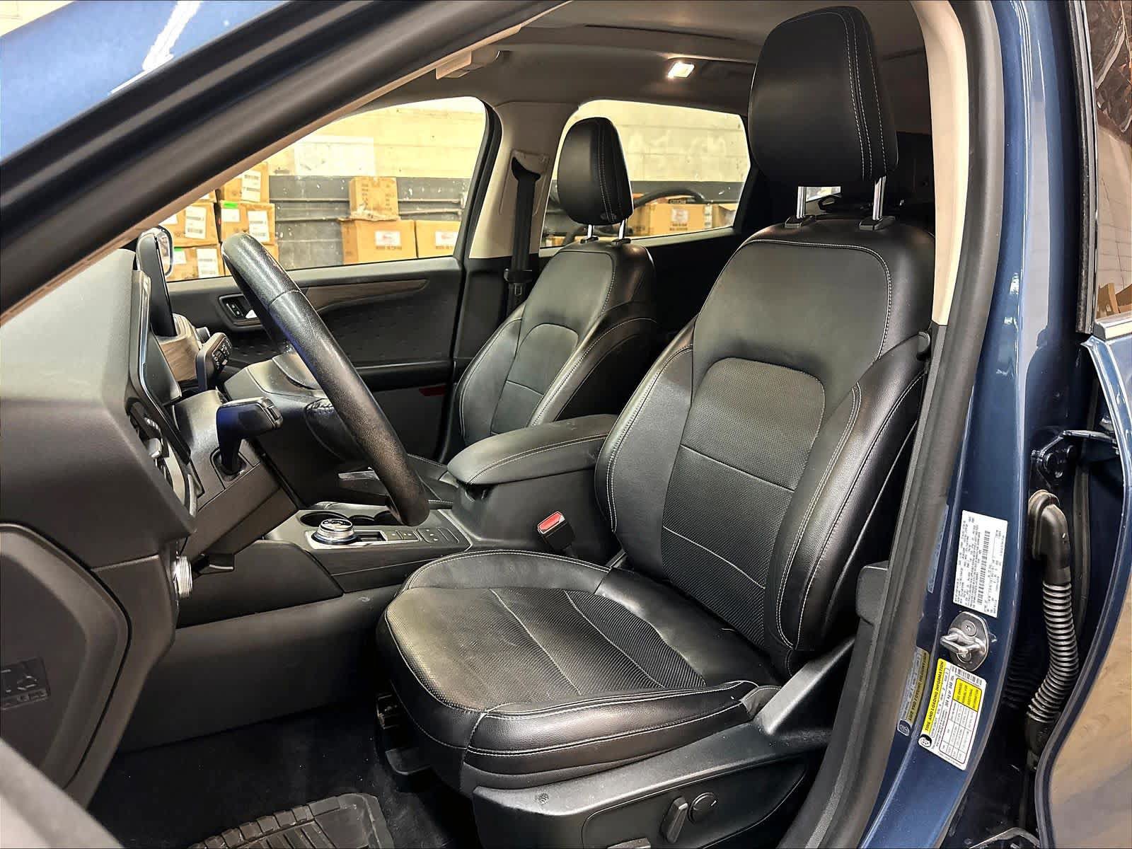 Used 2020 Ford Escape Titanium w/ Titanium Premium Package 2.0 AWD/4WD image 28