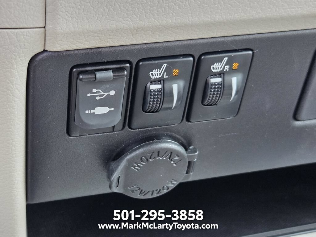 Used 2016 Toyota Sienna XLE w/ XLE Navigation Package FWD image 22