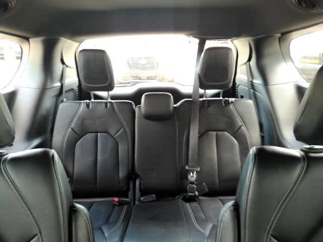 Used 2025 Chrysler Pacifica Select FWD image 34