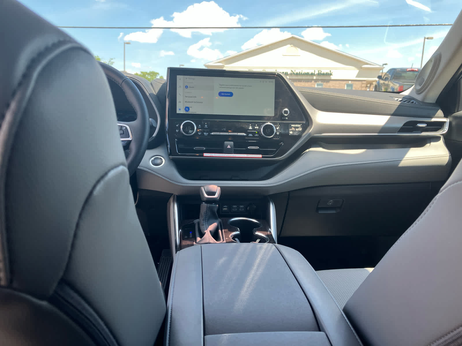 Certified 2025 Toyota Highlander Limited AWD/4WD image 36