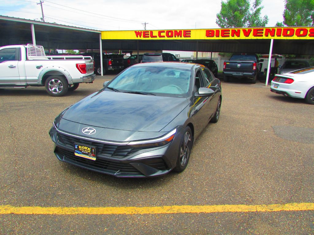 Used 2024 Hyundai Elantra SEL w/ Convenience Package image 1