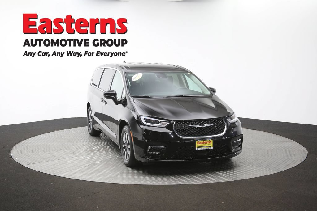 Used 2024 Chrysler Pacifica Limited FWD image 51