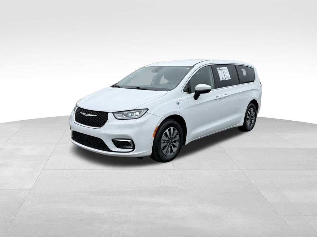 Used 2023 Chrysler Pacifica Touring-L image 3