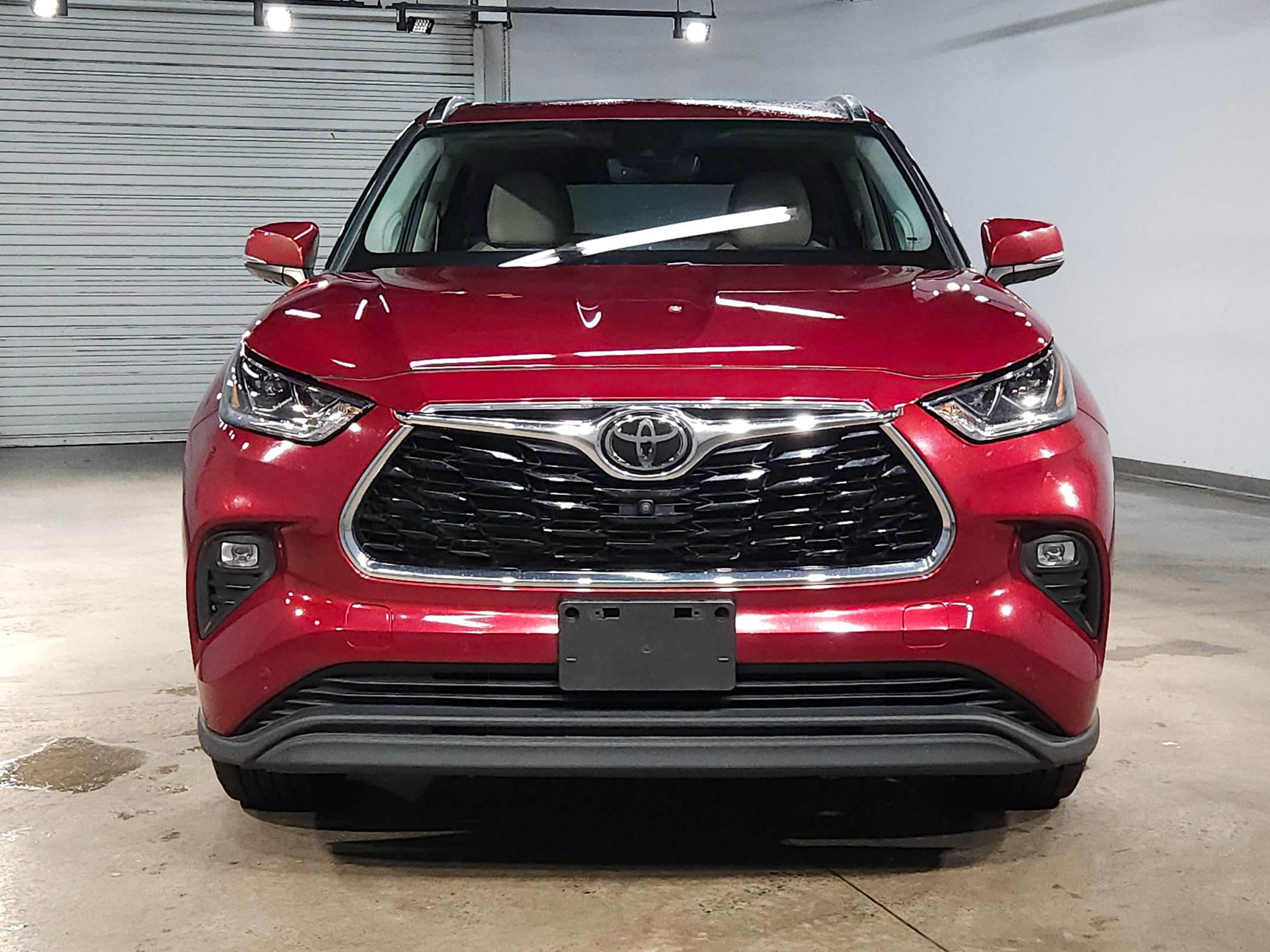 Used 2020 Toyota Highlander Limited image 2