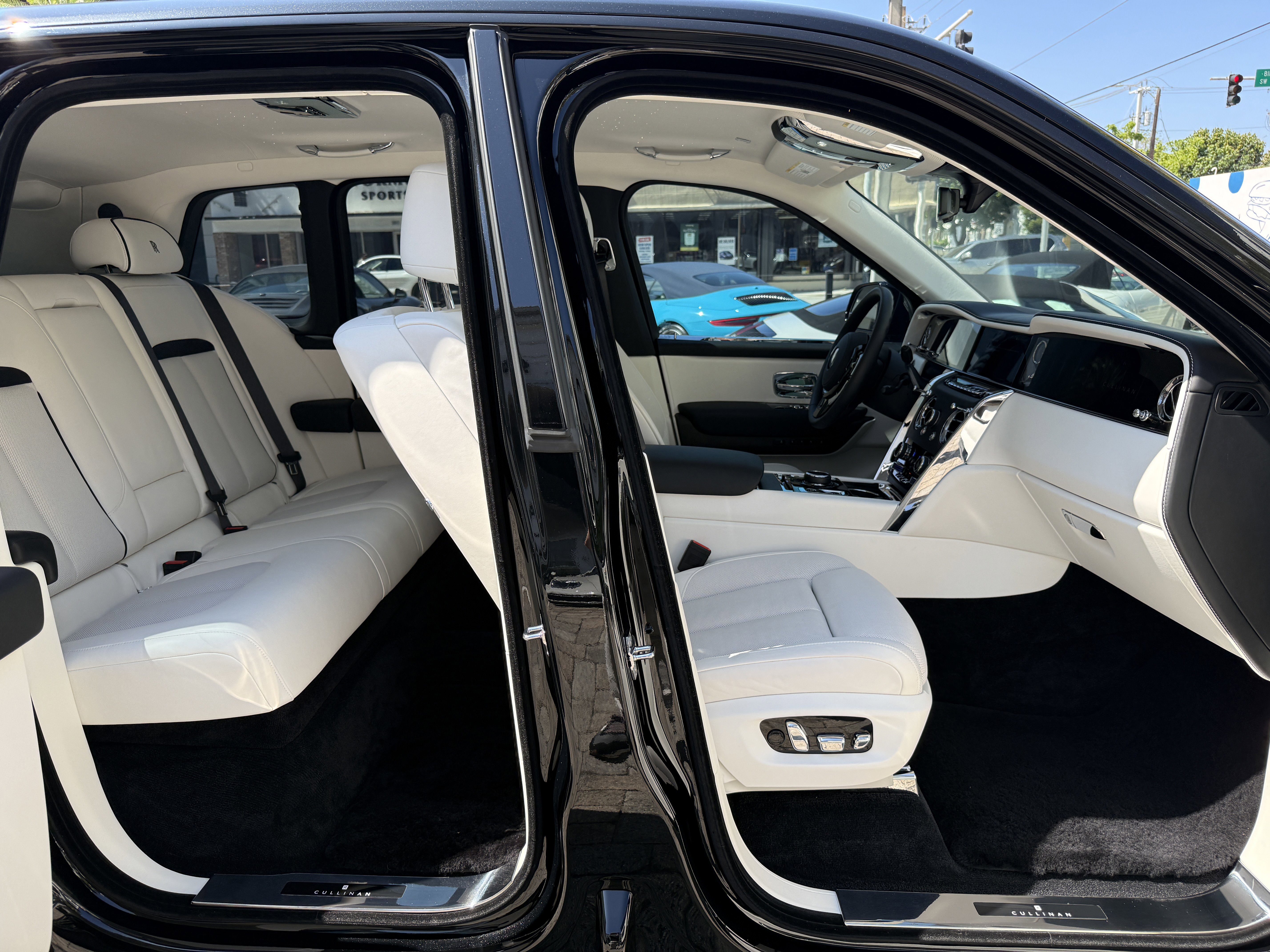 Used 2026 Rolls-Royce Cullinan AWD/4WD image 15