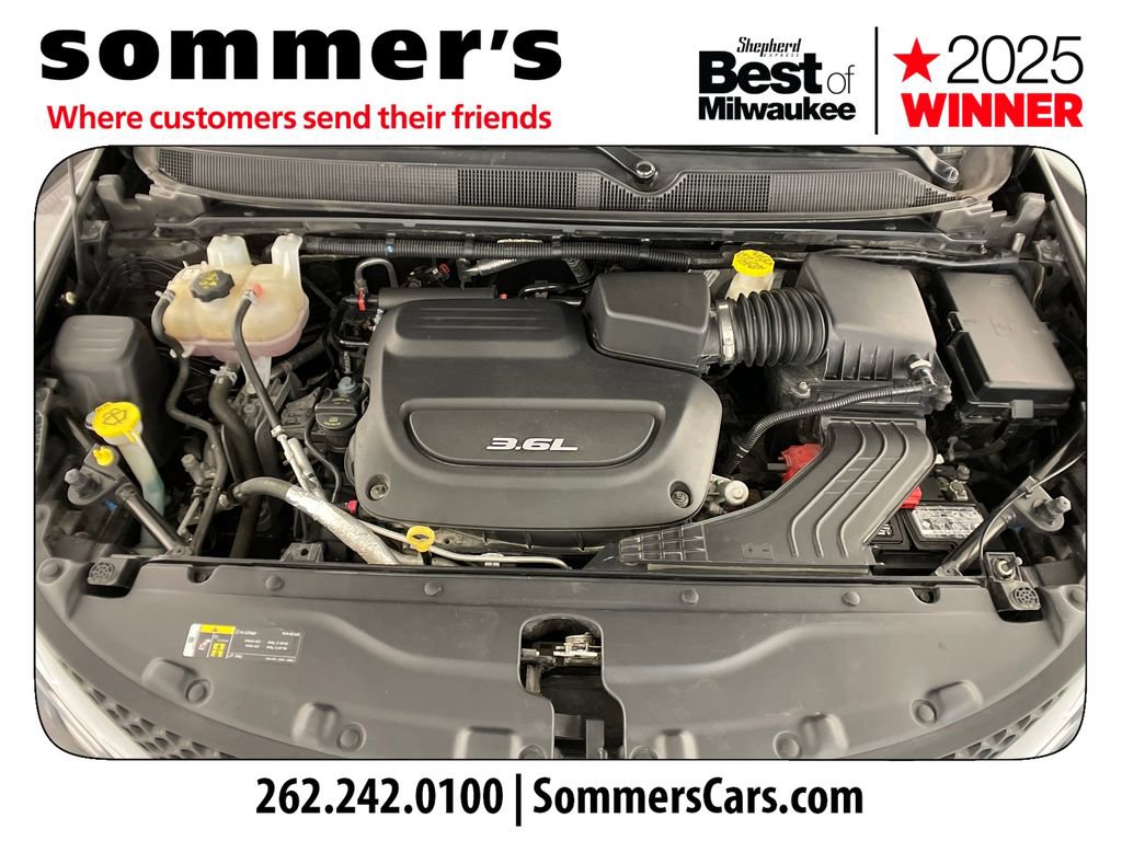 Used 2018 Chrysler Pacifica Touring-L image 18