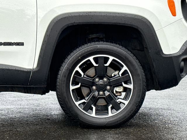 Used 2023 Jeep Renegade Latitude AWD/4WD image 9